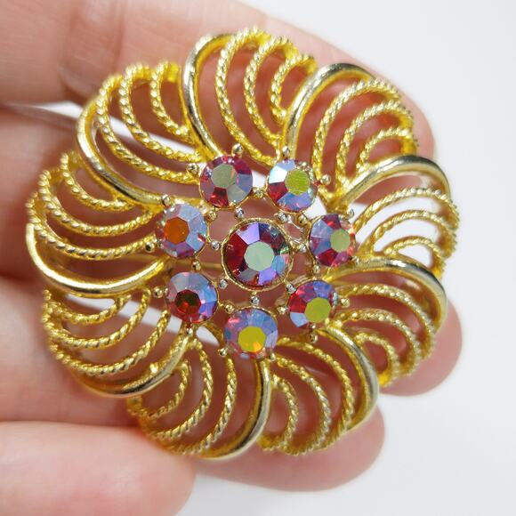 Vintage Lisner Floral Brooch, Red Aurora Borealis Rhinestones, 1960s Jewelry - Picture 3 of 10